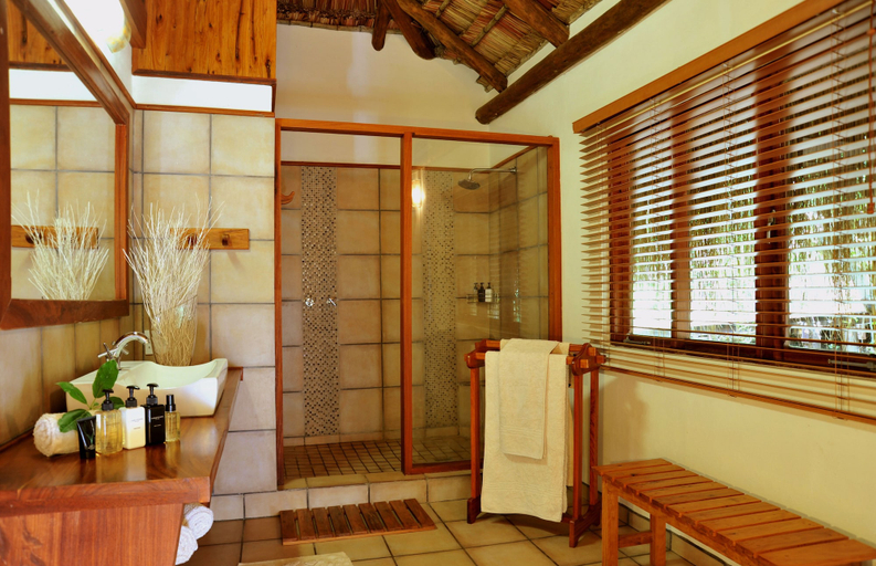 Bathroom 5, Machangulo Beach Lodge, Matutuíne