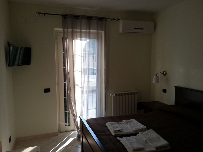 Bedroom 3, B&B Il Girasole, Latina