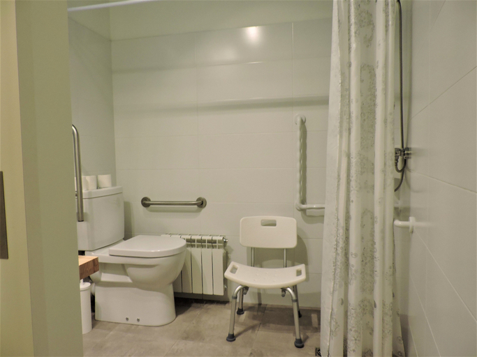Bathroom 5, Hotel Jacobeo, Burgos