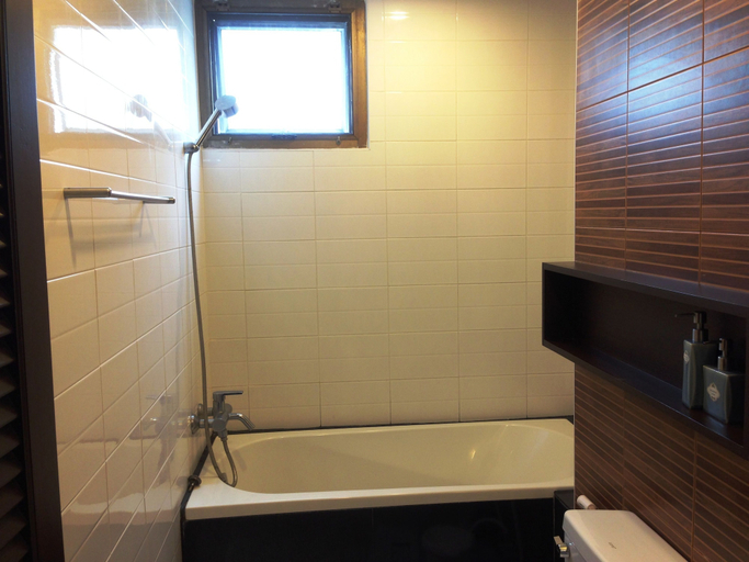 Bathroom 5, PT Court, Ratchathewi