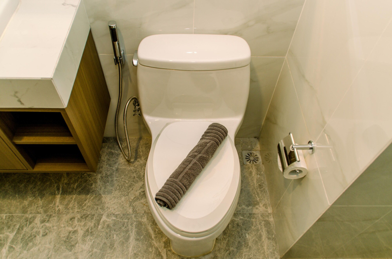 Bathroom 2, Elegant And Nice 1Br At The Smith Alam Sutera Apartment, Tangerang