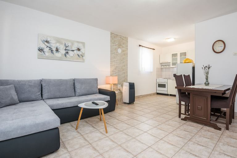 Others 5, Apartment Susa, Vir