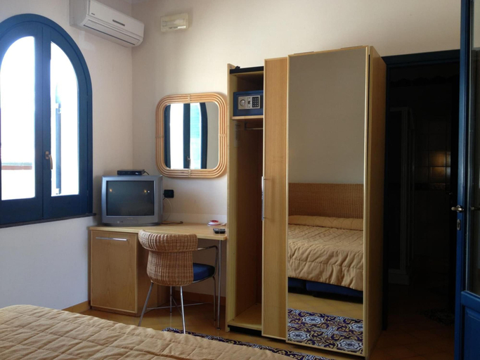 Bedroom 3, Hotel Aura, Messina