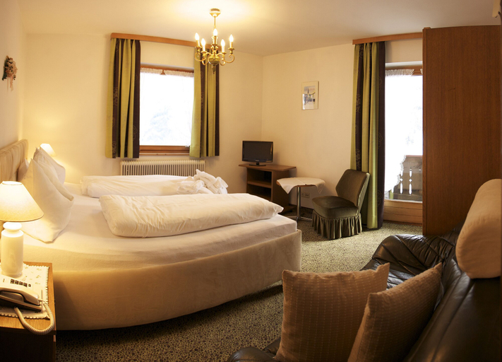 Bedroom 3, Hotel Fliesserhof, Landeck