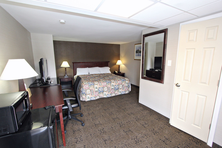 Bedroom 3, Knights Inn Pine Grove, Schuylkill