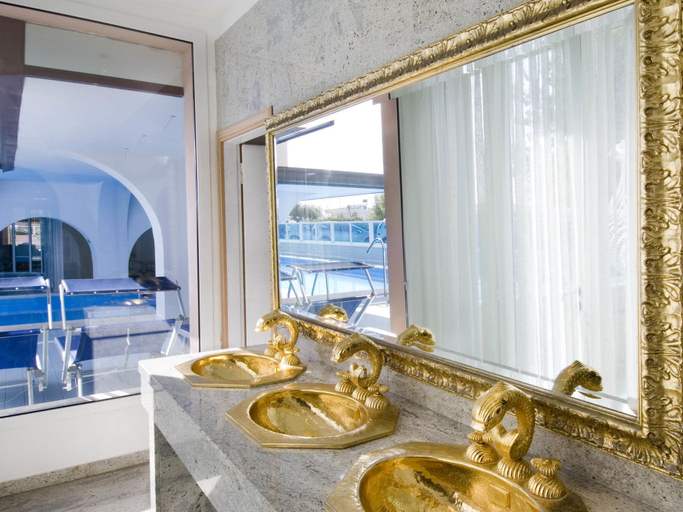 Bathroom 4, Dea Hotel, Ravenna