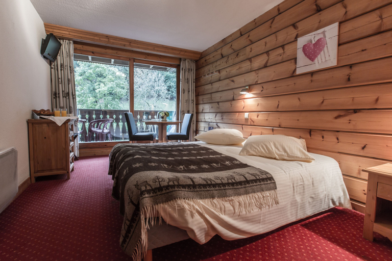 Bedroom 3, Hôtel Club le Crêt, Haute-Savoie