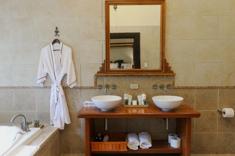 Bathroom 3, The Riverside Inn, Boquete