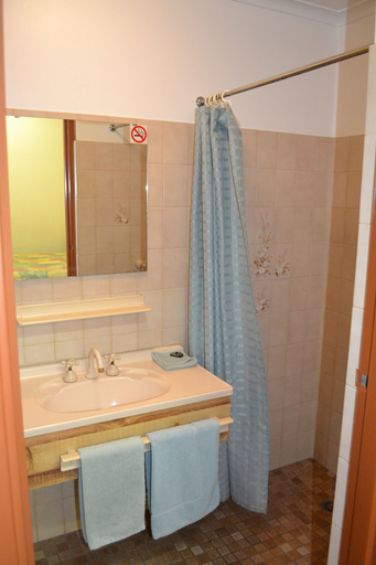 Bathroom 3, Sturt Motel, Broken Hill
