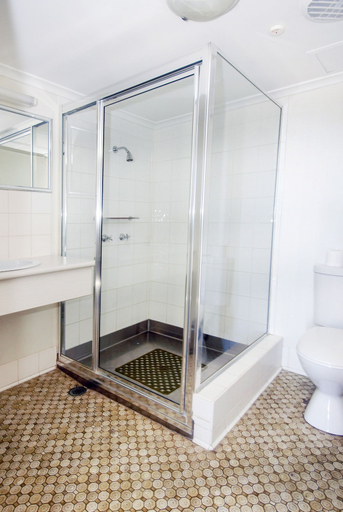 Bathroom 4, Isa Hotel, Mount Isa