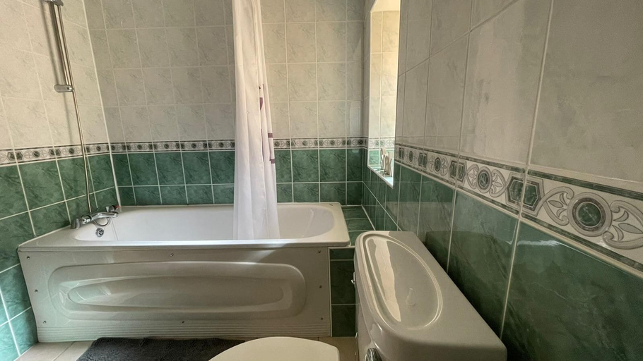Bathroom 4, Crug Yr Eryr Isaf , Ceredigion