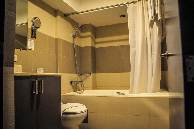 Bathroom 3, Bauan Plaza Hotel, Bauan