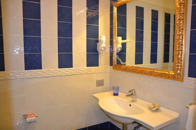 Bathroom 5, Incantea Resort, Teramo