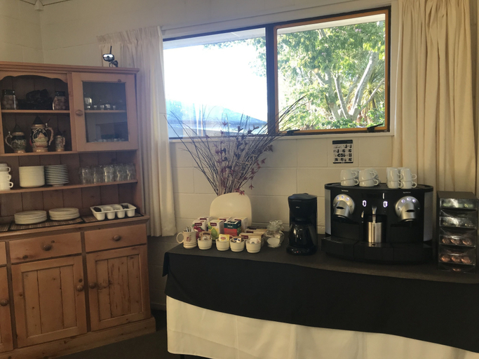 Food & Drinks 4, Aotearoa Lodge, Thames-Coromandel