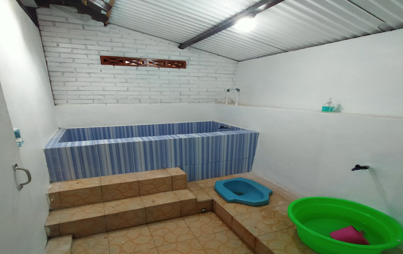 Bathroom 3, Abimayu Piyungan Homestay Syariah, Bantul