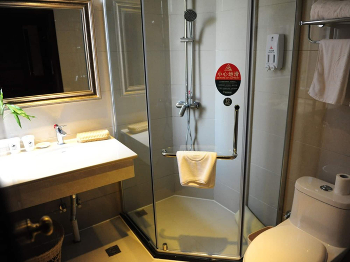 Bathroom 3, GreenTree Inn GanZhou Zhanggong District SanKang Temple RT-MART Express Hotel, Ganzhou