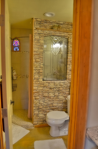 Bathroom 5, Rarumpelpunzeldornaschenwittchen, Gillespie