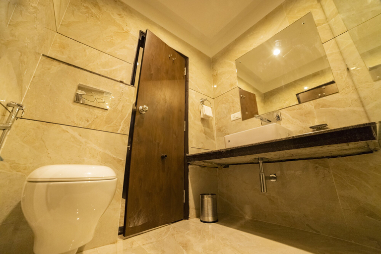 Bathroom 4, La Savanna, Nainital