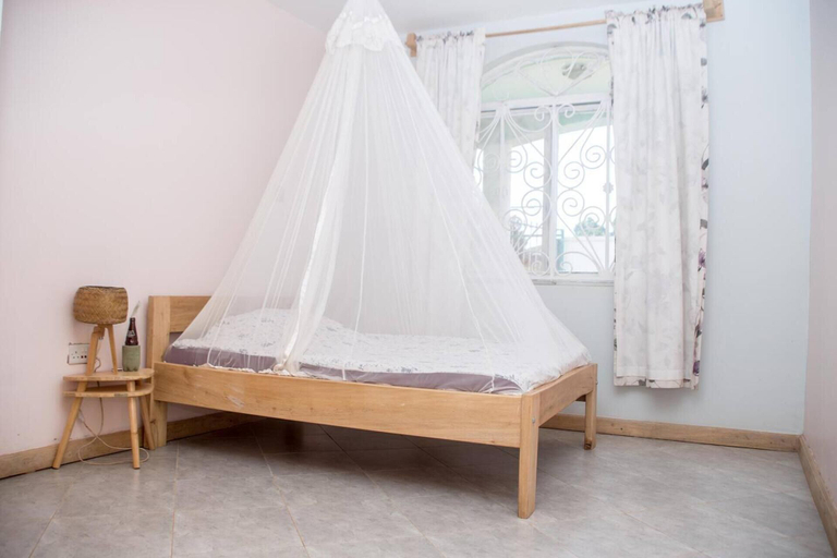 Bedroom 3, 5-bed Lakeview Villa With Roofterrace and Kidspond, Busiiro