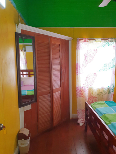 Bedroom 2, Seawind Cottages