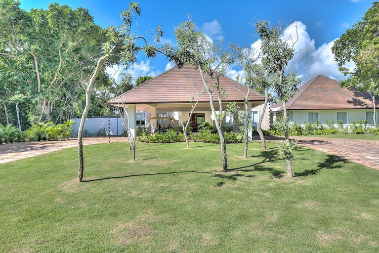 Others 5, Hacienda A-18, Salvaleon de Higuey