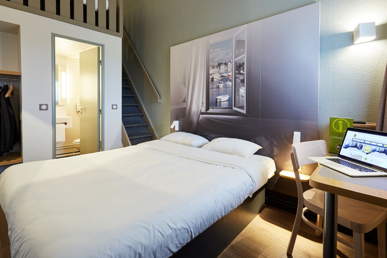 Bedroom 4, B&B HOTEL Cherbourg, Manche