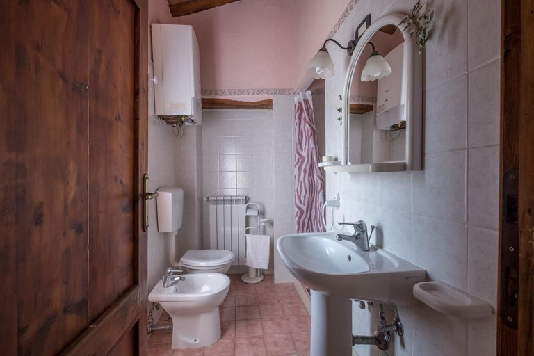Bathroom 4, Borgo Amarrante, Florence