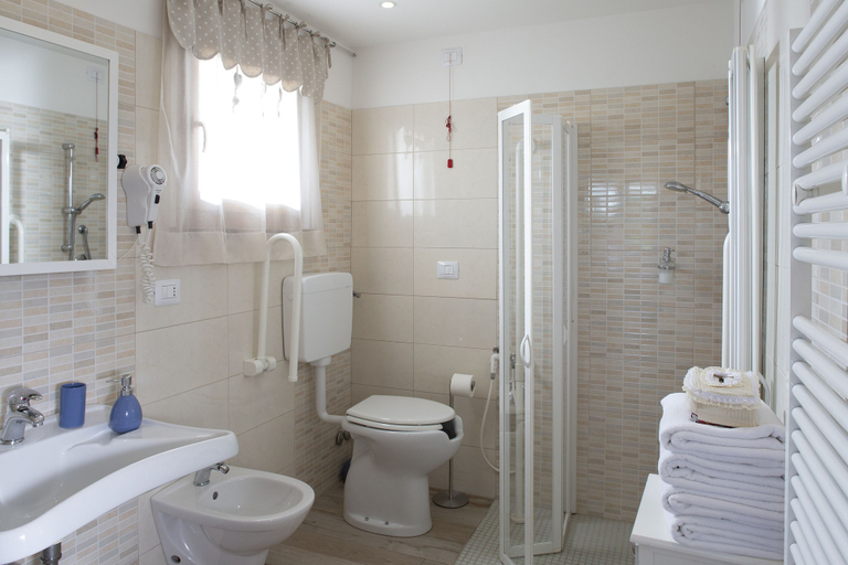 Bathroom 4, All'Antica Mattonata, Perugia