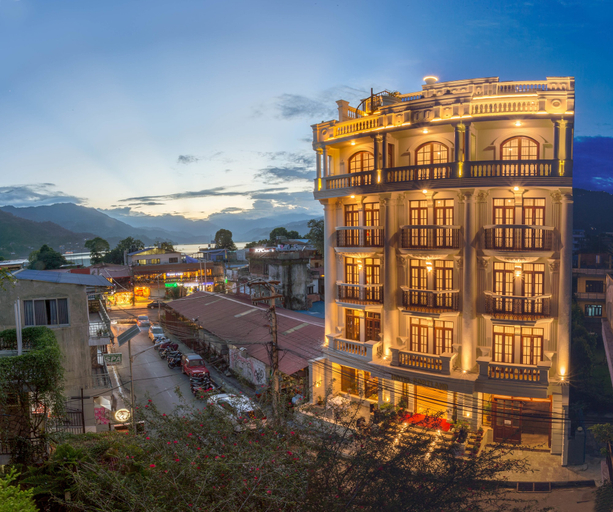 Exterior & Views