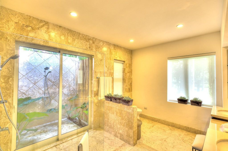 Bathroom, Hacienda A-18, Salvaleon de Higuey