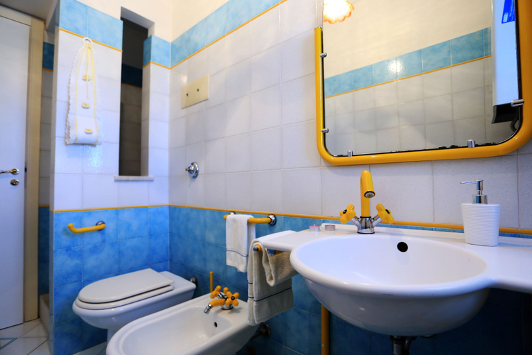 Bathroom 4, Eremo delle Grazie, Ragusa