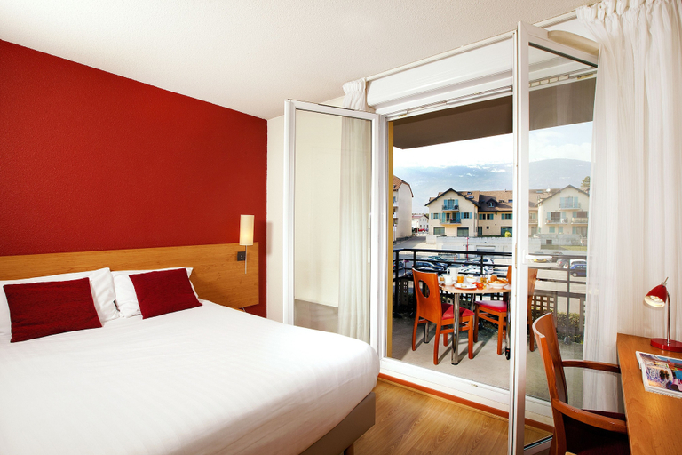 Bedroom 2, Séjours & Affaires Genève Saint-Genis, Ain