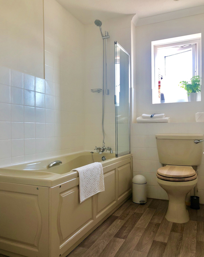 Bathroom, Waterside, East Sussex