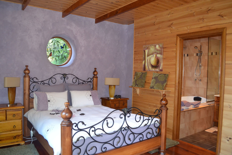 Bedroom 2, Whispering Spirit Holiday Cottages, Huon Valley