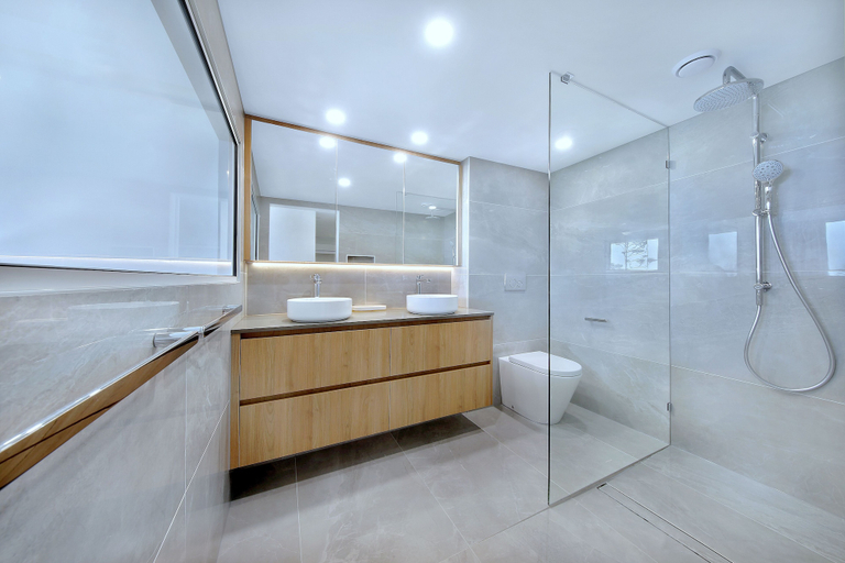 Bathroom 5, Pacific Regis Apartments, Gold Coast