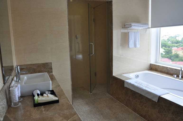 Bathroom 5, Saigon Ban Me Hotel, Buon Ma Thuot