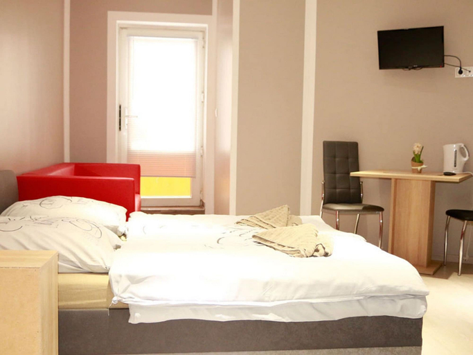 Bedroom 4, Amaya Motel, Berlin