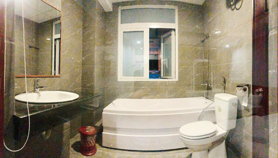 Bathroom 4, Binh Duong 2 Hotel, Huế