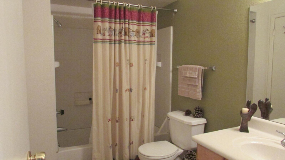 Bathroom, 5757 Glendale, Maricopa
