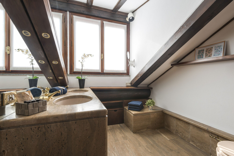Others 3, Porta Ticinese – RentClass Mansarda, Milano