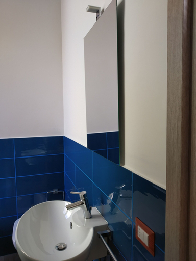 Bathroom 5, Non ci resta che Napoli, Napoli
