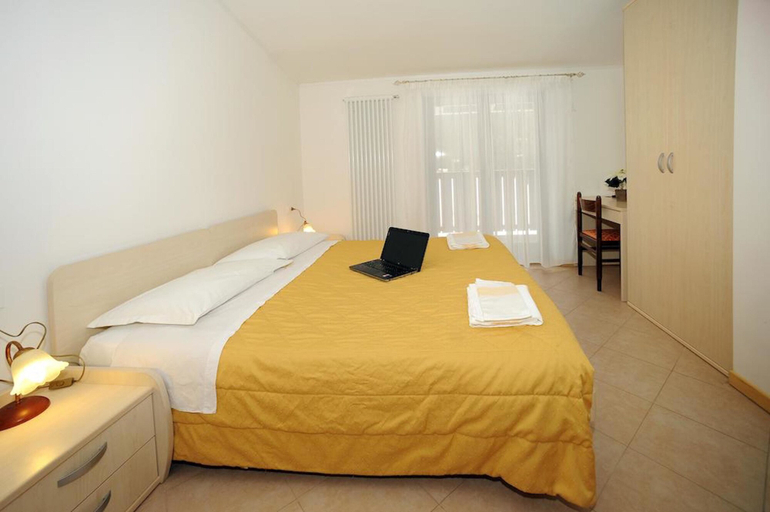 Bedroom 3, Hotel Bucaneve, Trento