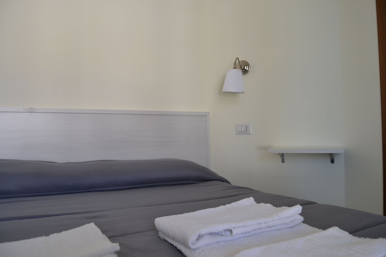 Bedroom 4, B&B Il Girasole, Latina