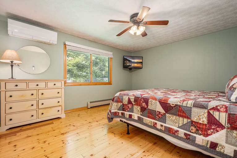 Bedroom 2, Lake Goers, Garrett