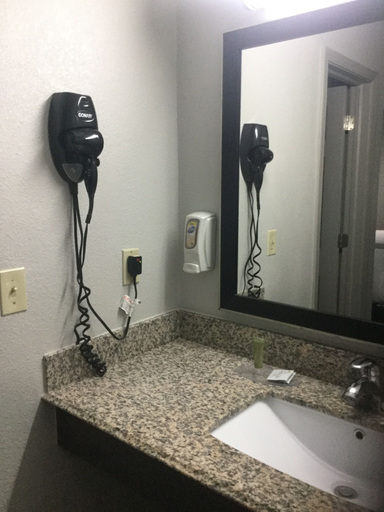 Bathroom 2, Muskogee Inn And Suites, Muskogee