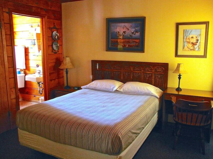 Bedroom 4, Andruss Motel, Mono