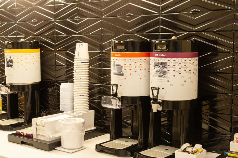 Food & Drinks 4, Hampton Inn & Suites Jackson-Coliseum, Hinds
