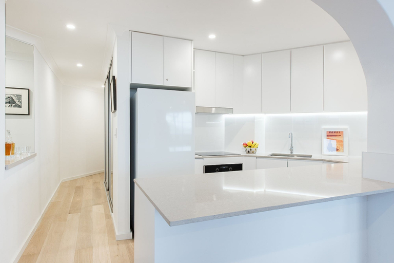 Others 5, Right on Bondi H340, Sydney