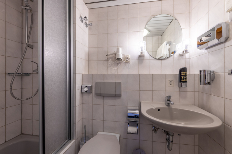 Bathroom 4, TRIP INN Hotel Schumann, Düsseldorf