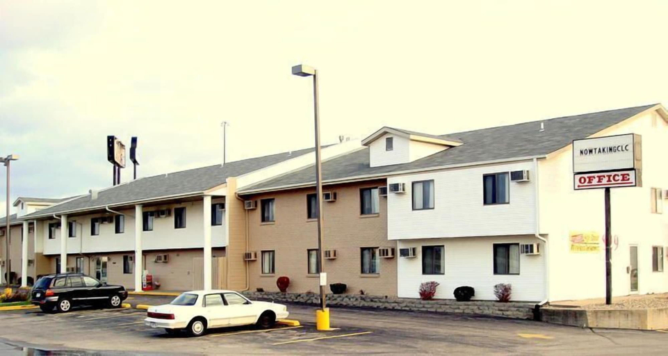 Exterior & Views 2, Luxury Inn & Suites, Lancaster